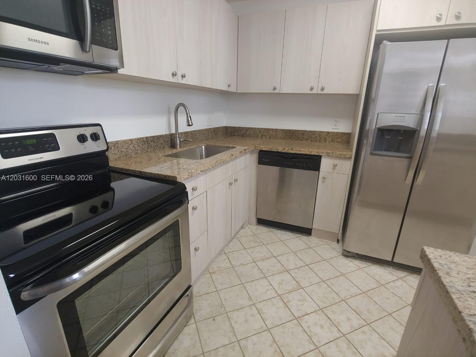3660 NE 166th St 511 photo 24
