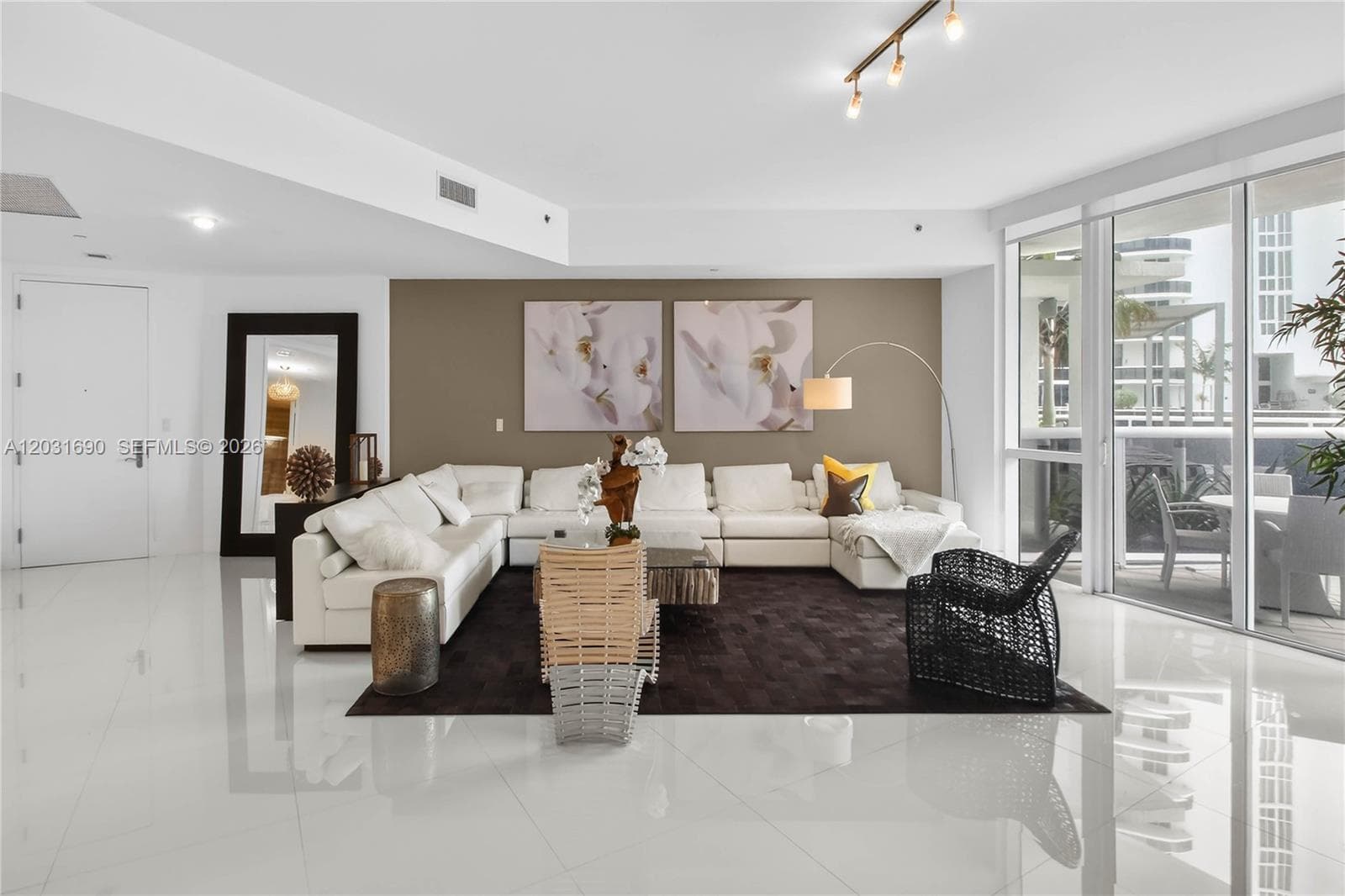 15811 Collins Ave 403 photo 5