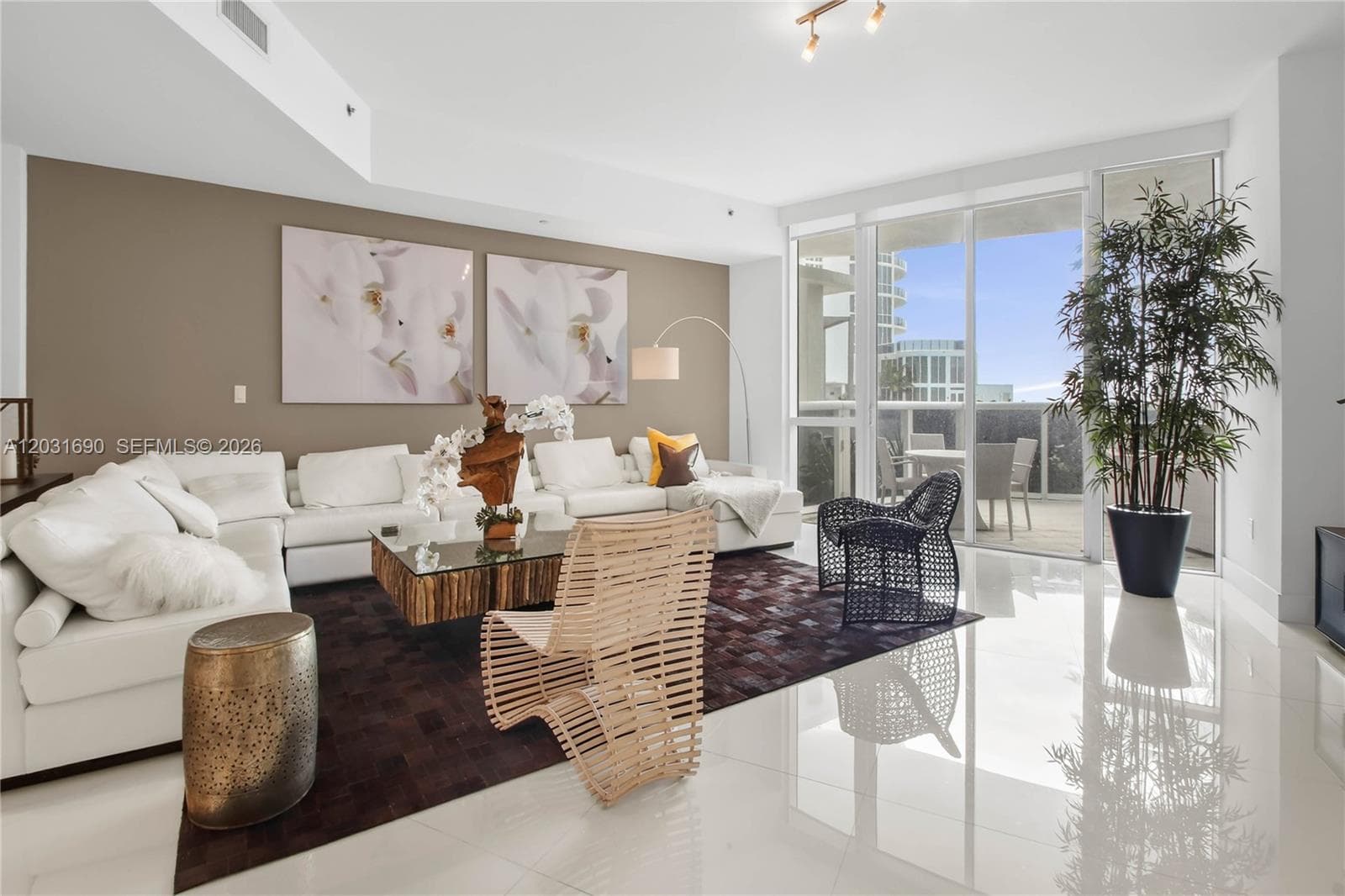 15811 Collins Ave 403 photo 4