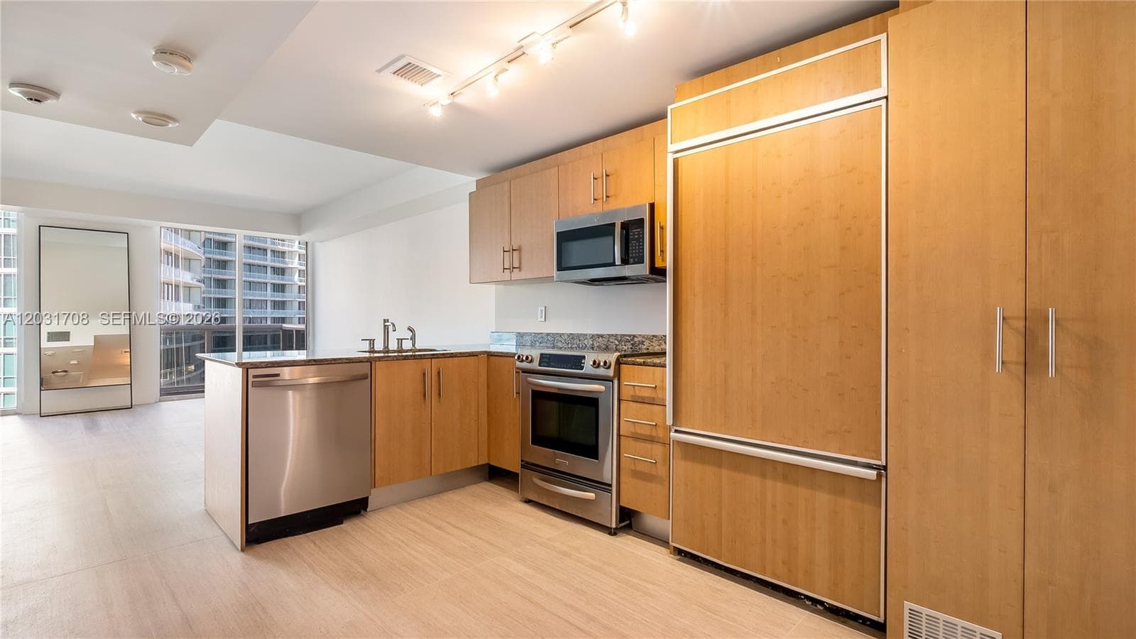 10275 Collins Ave 905 photo 3