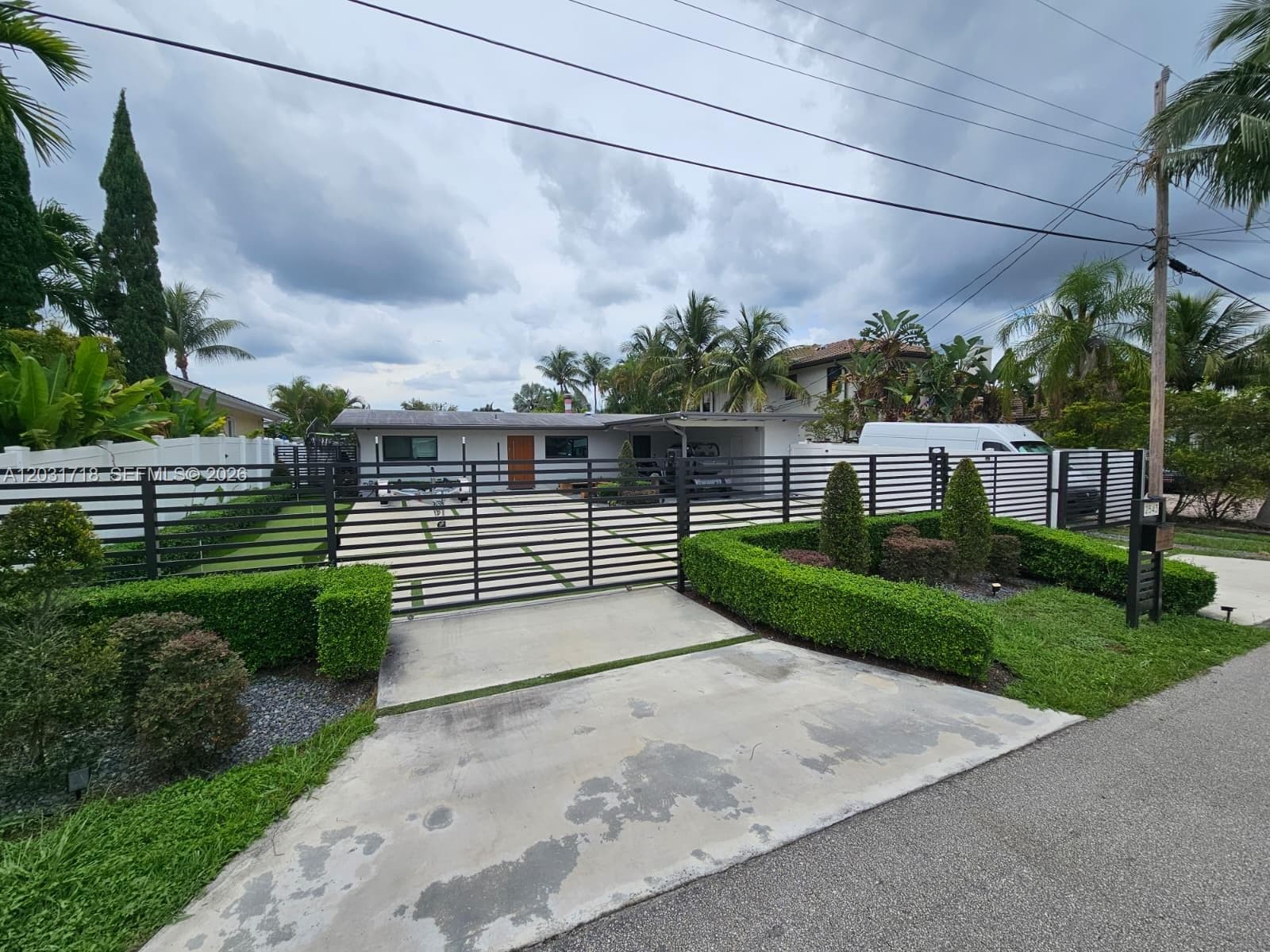 2543 Gulfstream Ln photo 2
