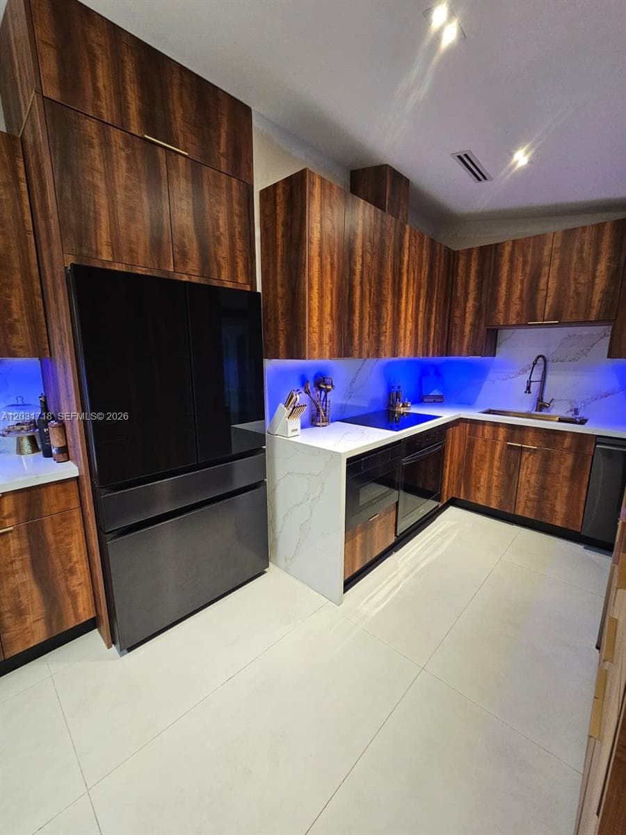 2543 Gulfstream Ln photo 11