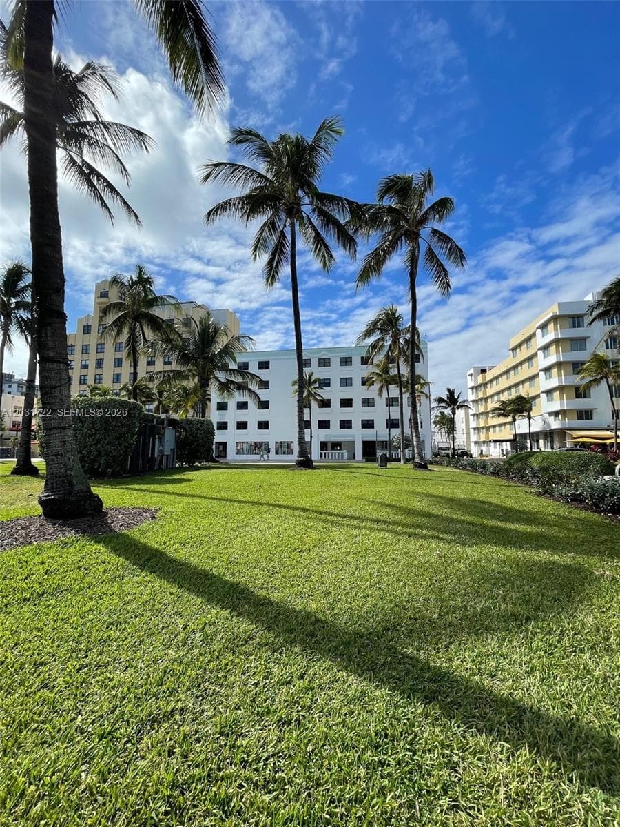 1390 OCEAN DRIVE 201 photo 2