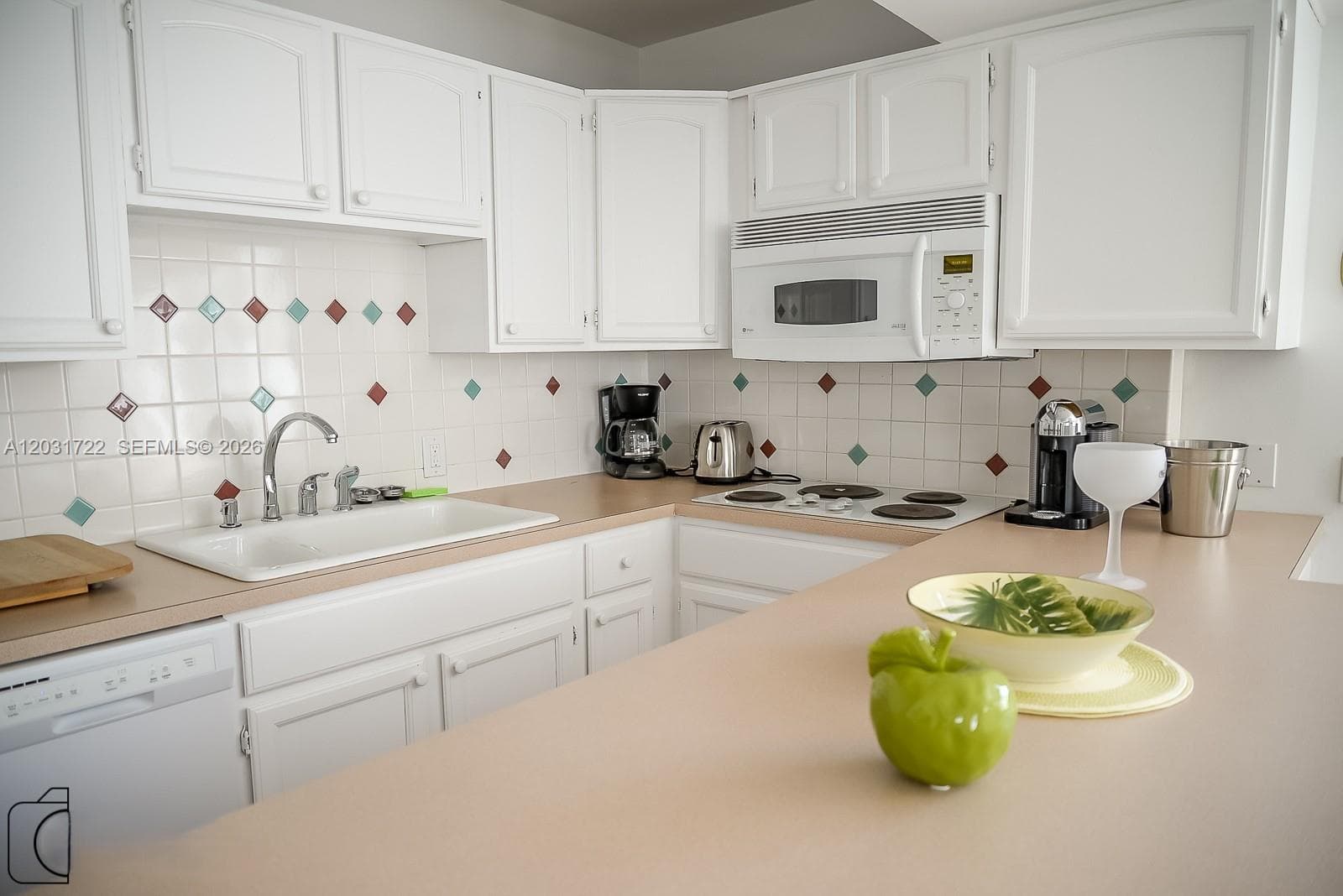 1390 OCEAN DRIVE 201 photo 8