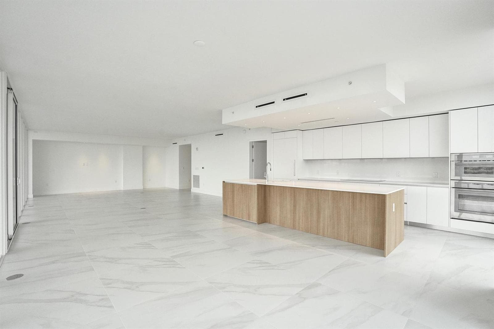 407 N Riverside Drive 401 photo 3