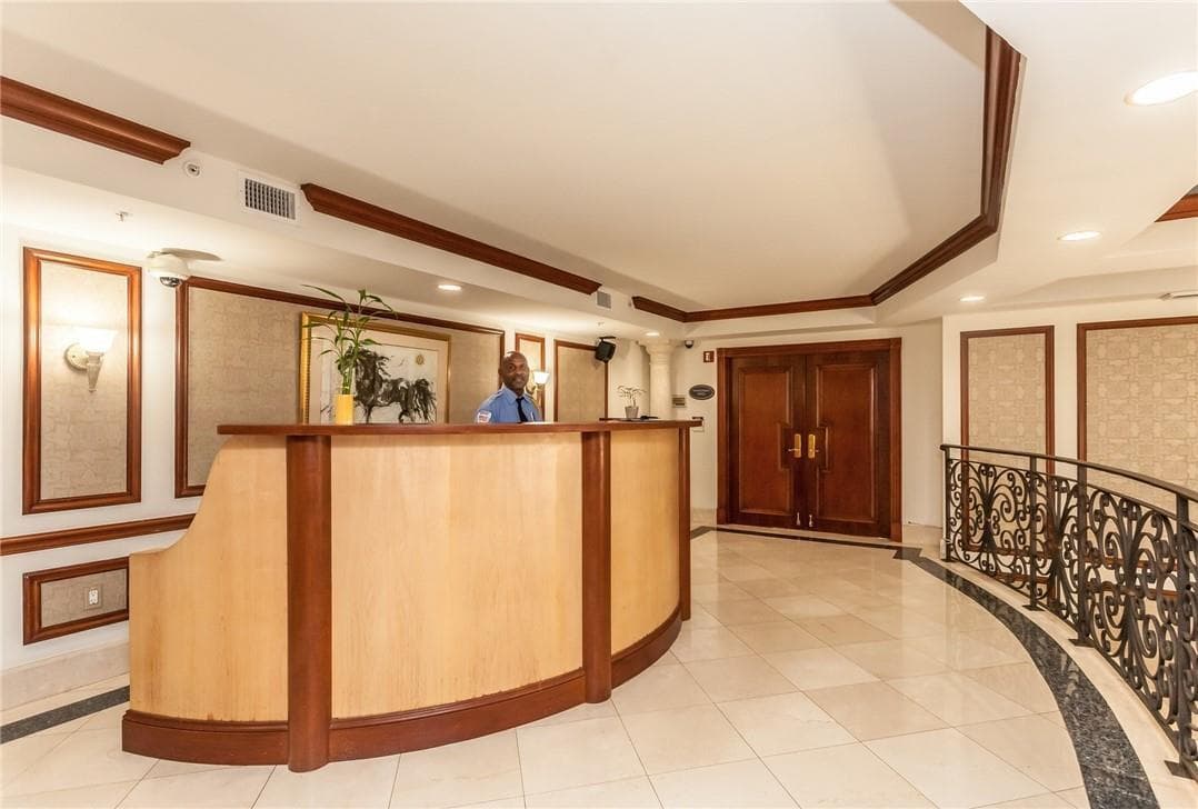 16900 N Bay Road 2-817 photo 17