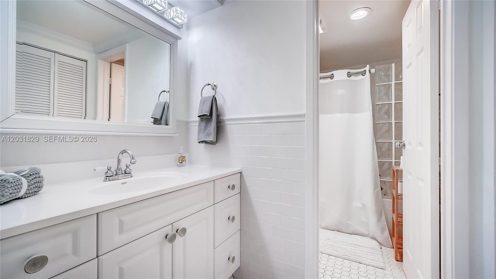 2401 Collins Ave 904 photo 12