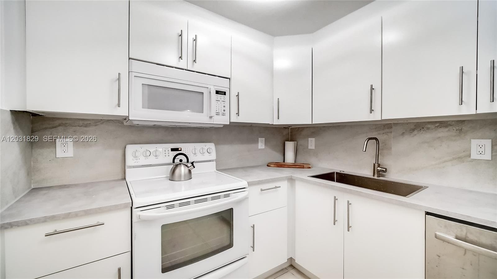 2401 Collins Ave 904 photo 20