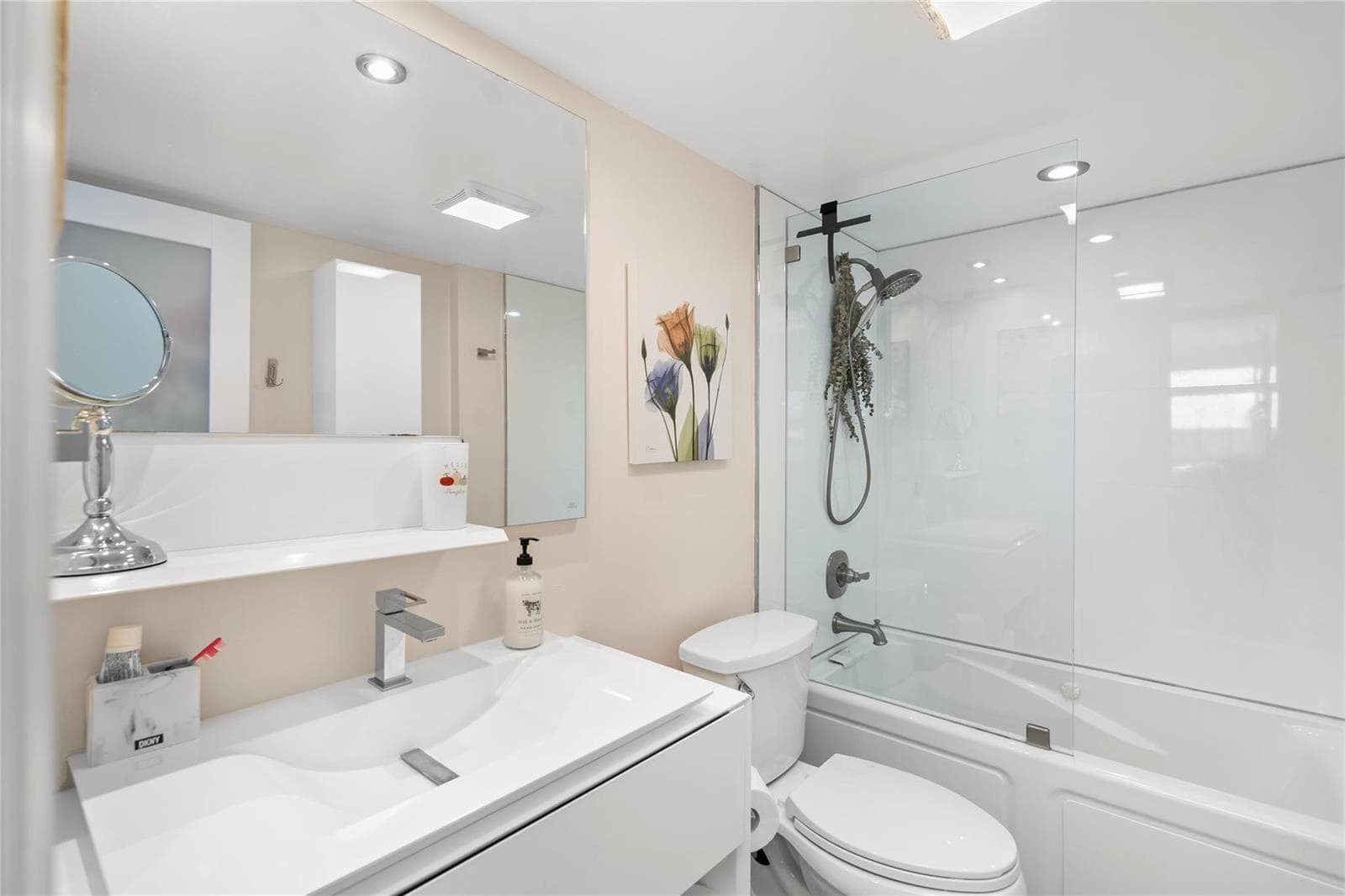 2611 N Riverside Drive 307 photo 16