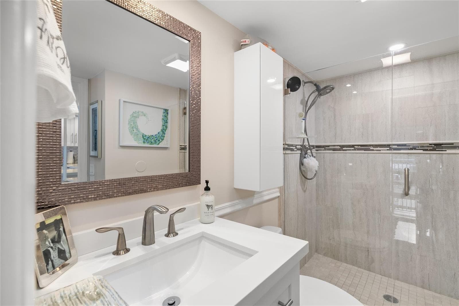 2611 N Riverside Drive 307 photo 19