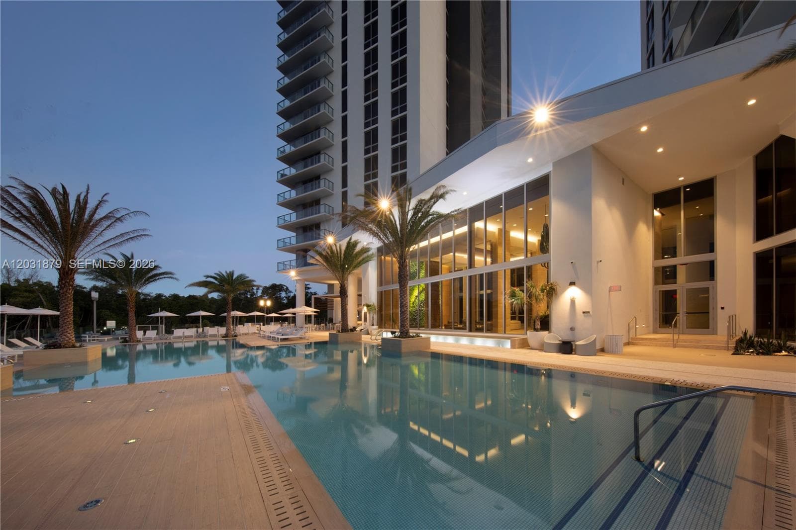 16385 Biscayne Blvd 1615 photo 23