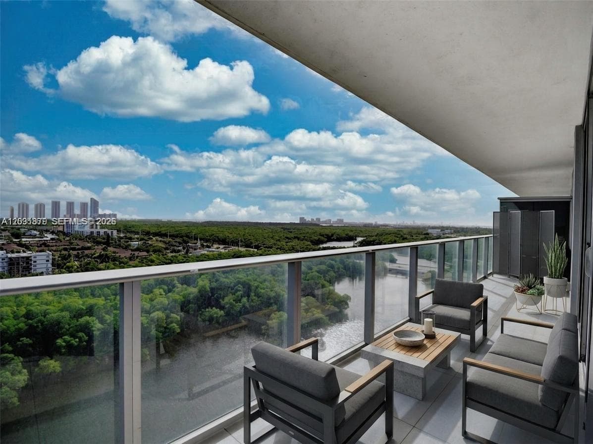16385 Biscayne Blvd 1615 photo 2