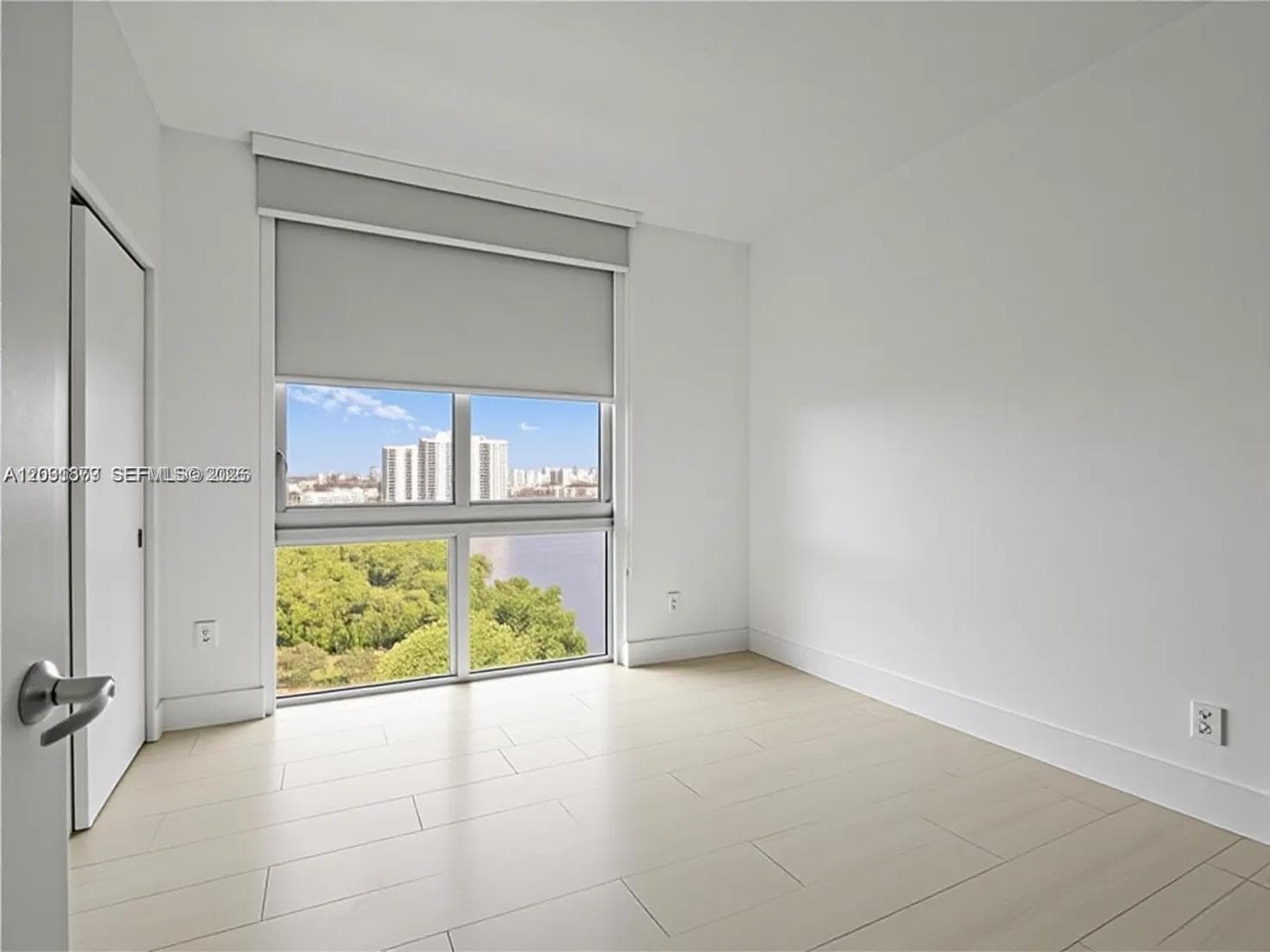 16385 Biscayne Blvd 1615 photo 13