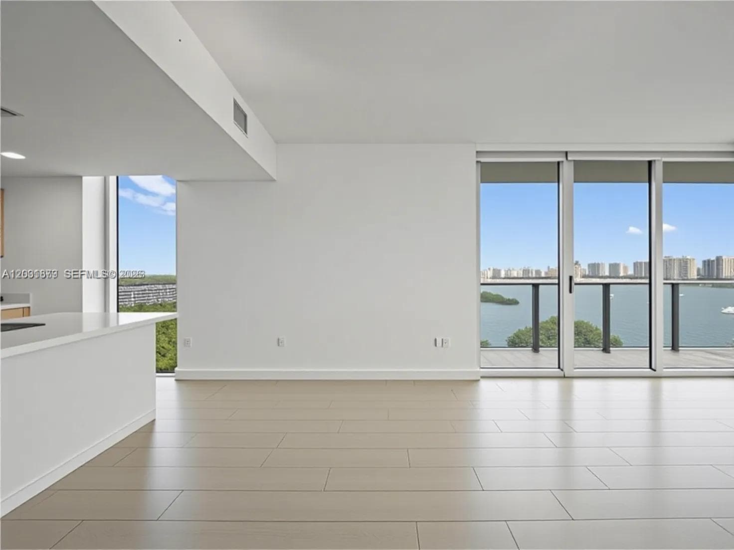 16385 Biscayne Blvd 1615 photo 1