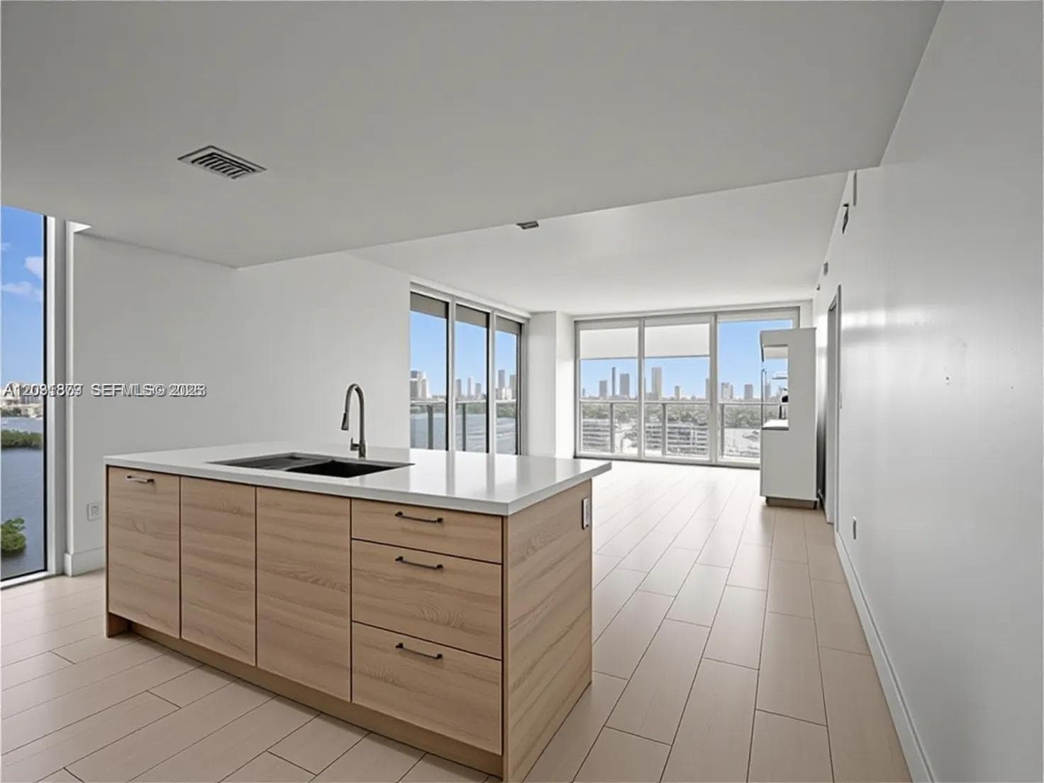 16385 Biscayne Blvd 1615 photo 18