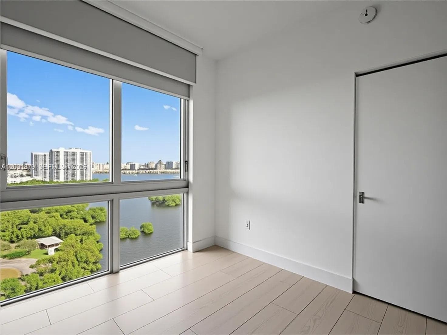16385 Biscayne Blvd 1615 photo 11