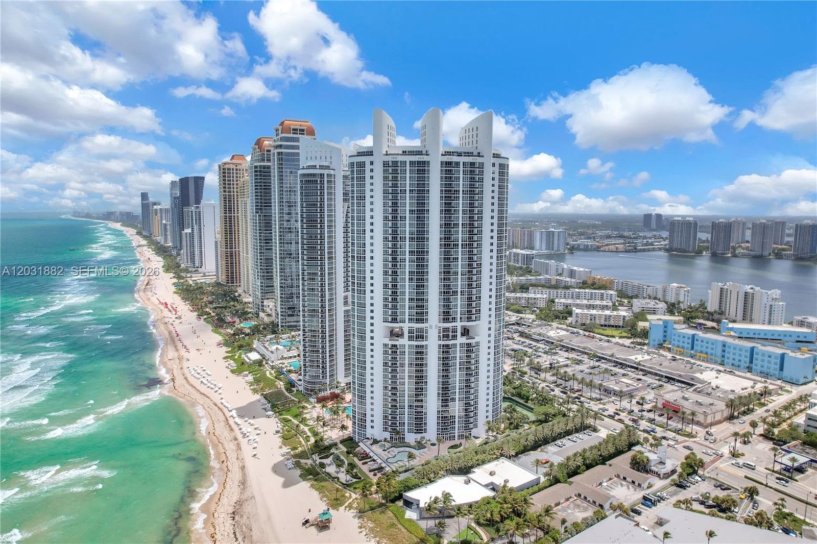 18201 Collins Ave 2008A photo 2