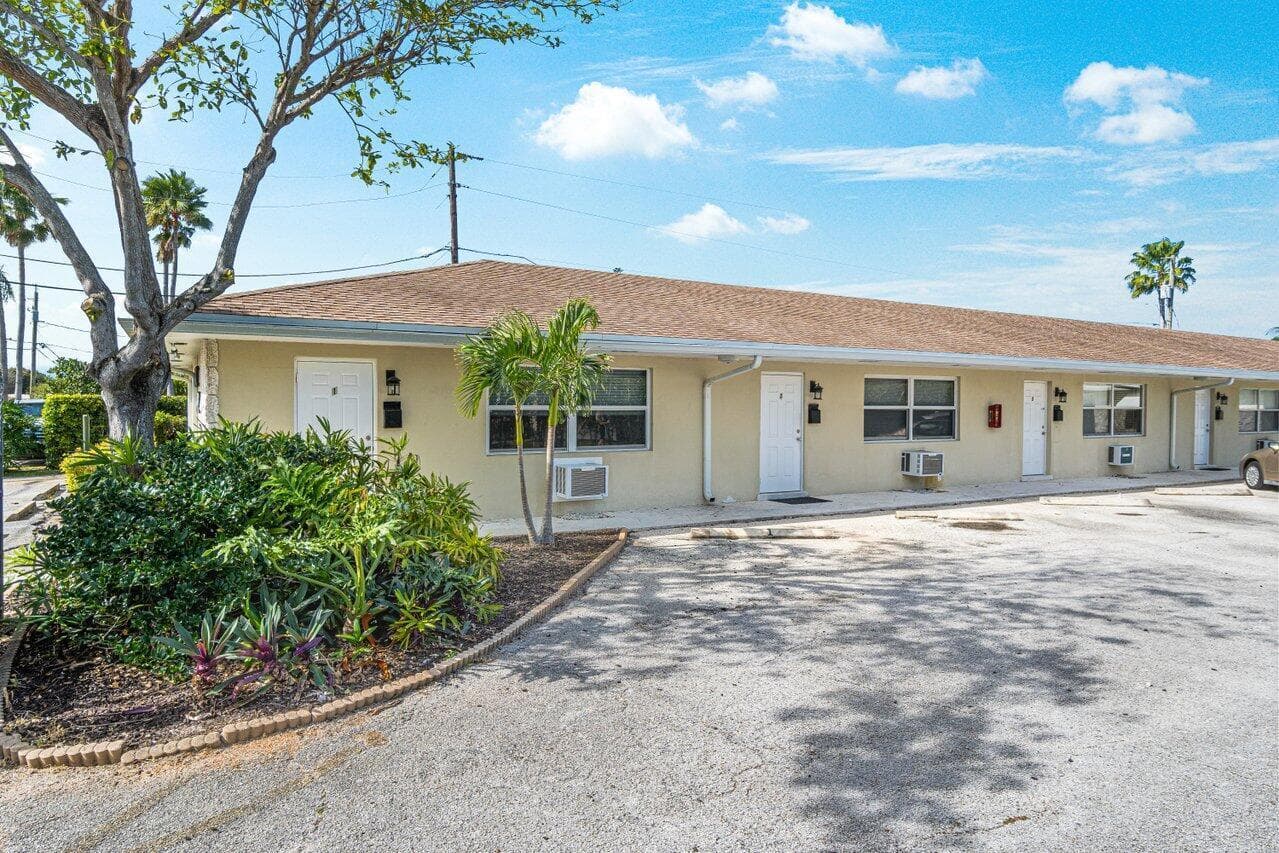 751 Hummingbird Way 1 photo 17