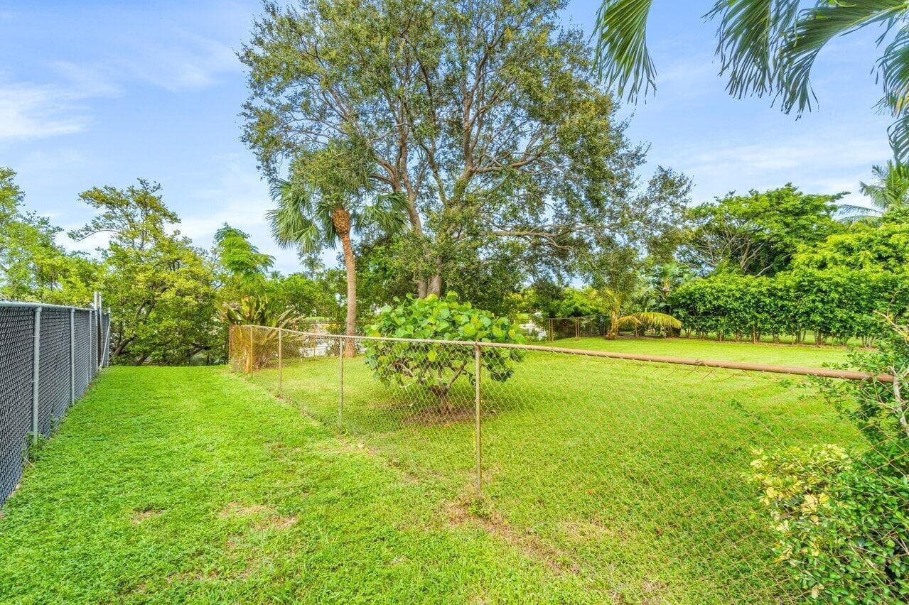 751 Hummingbird Way 1 photo 16