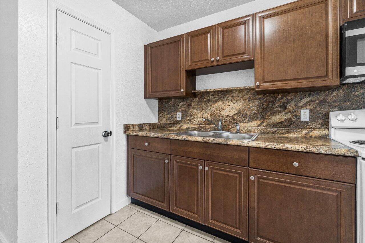 751 Hummingbird Way 1 photo 3