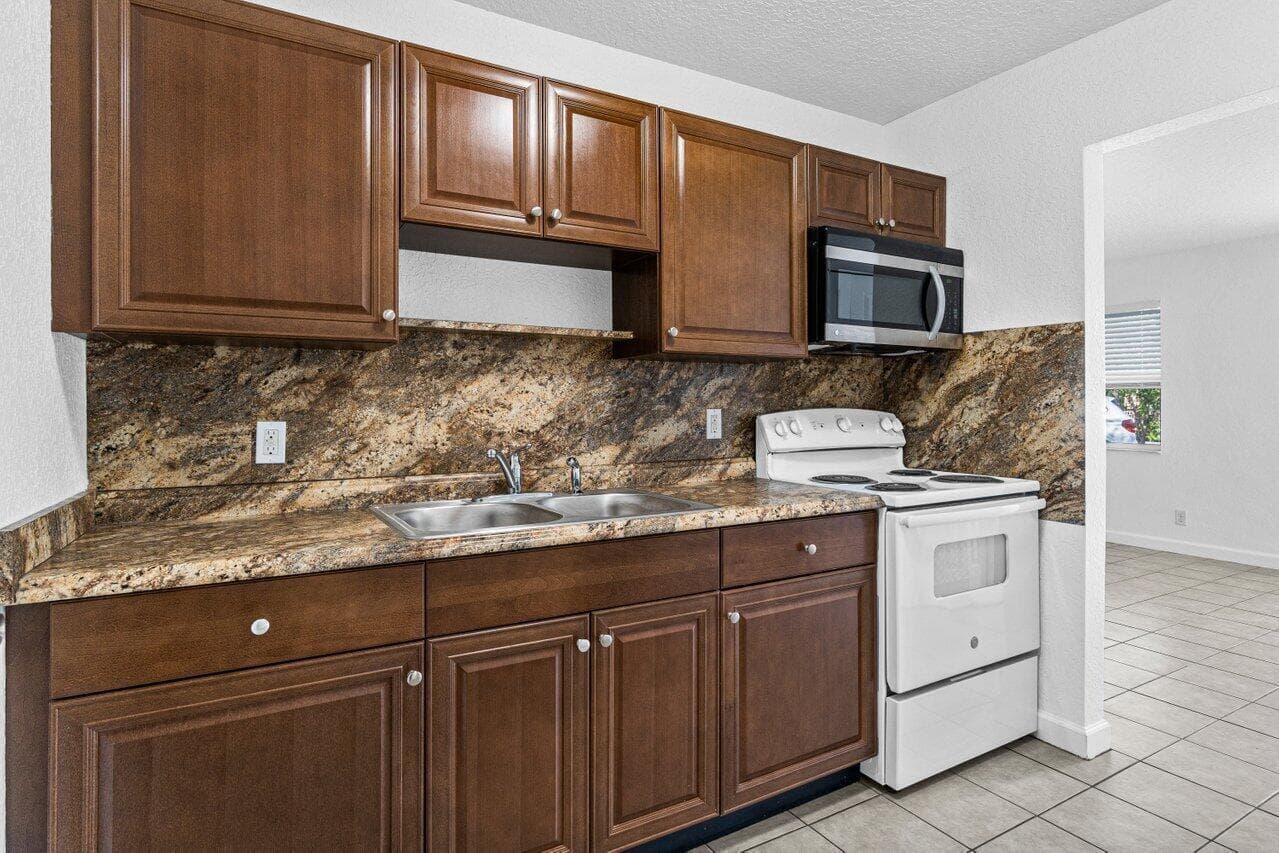 751 Hummingbird Way 1 photo 1