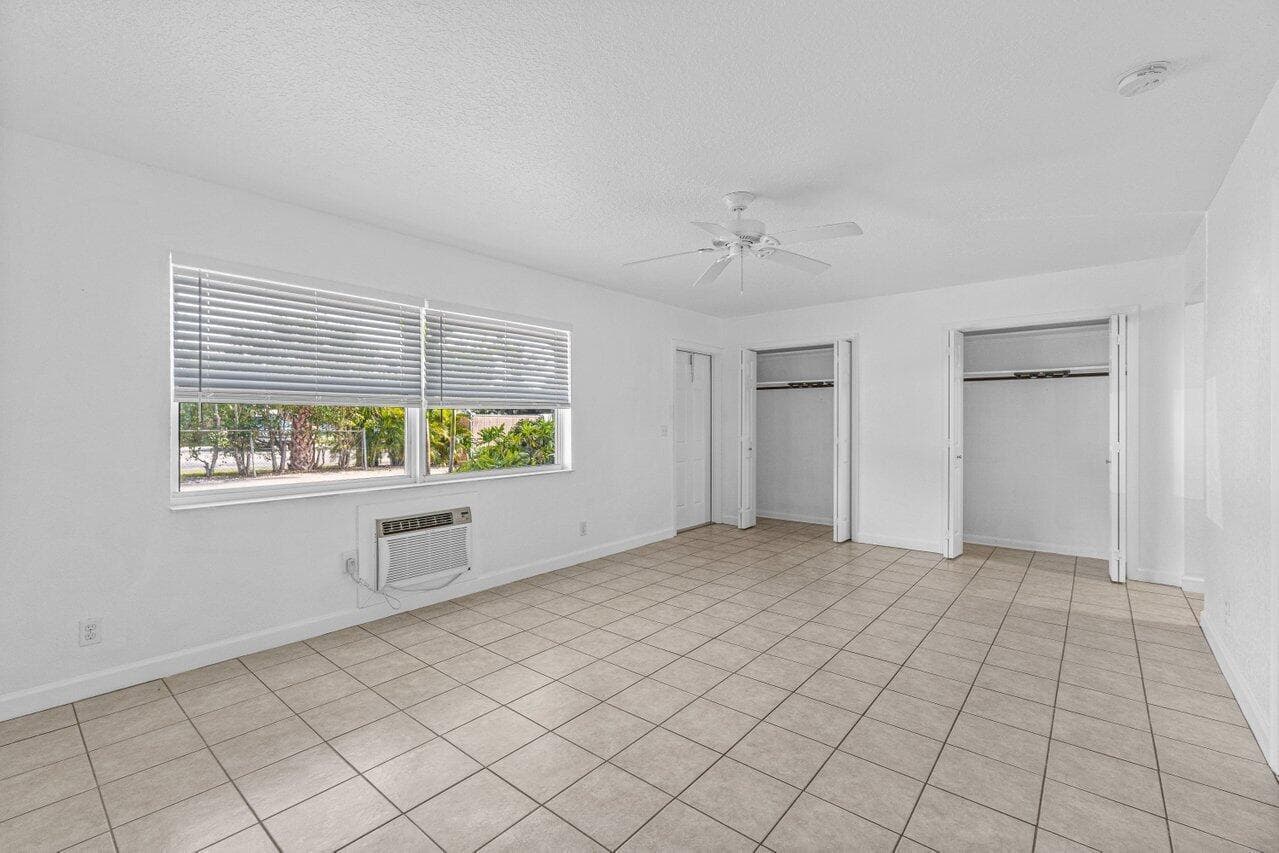 751 Hummingbird Way 1 photo 9