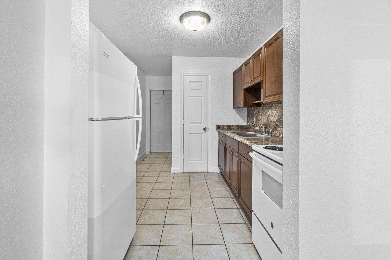 751 Hummingbird Way 1 photo 4
