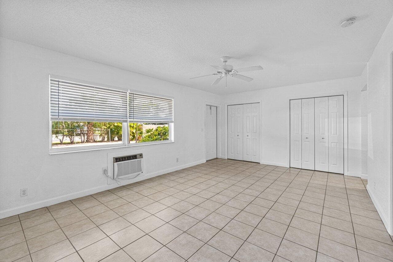 751 Hummingbird Way 1 photo 8