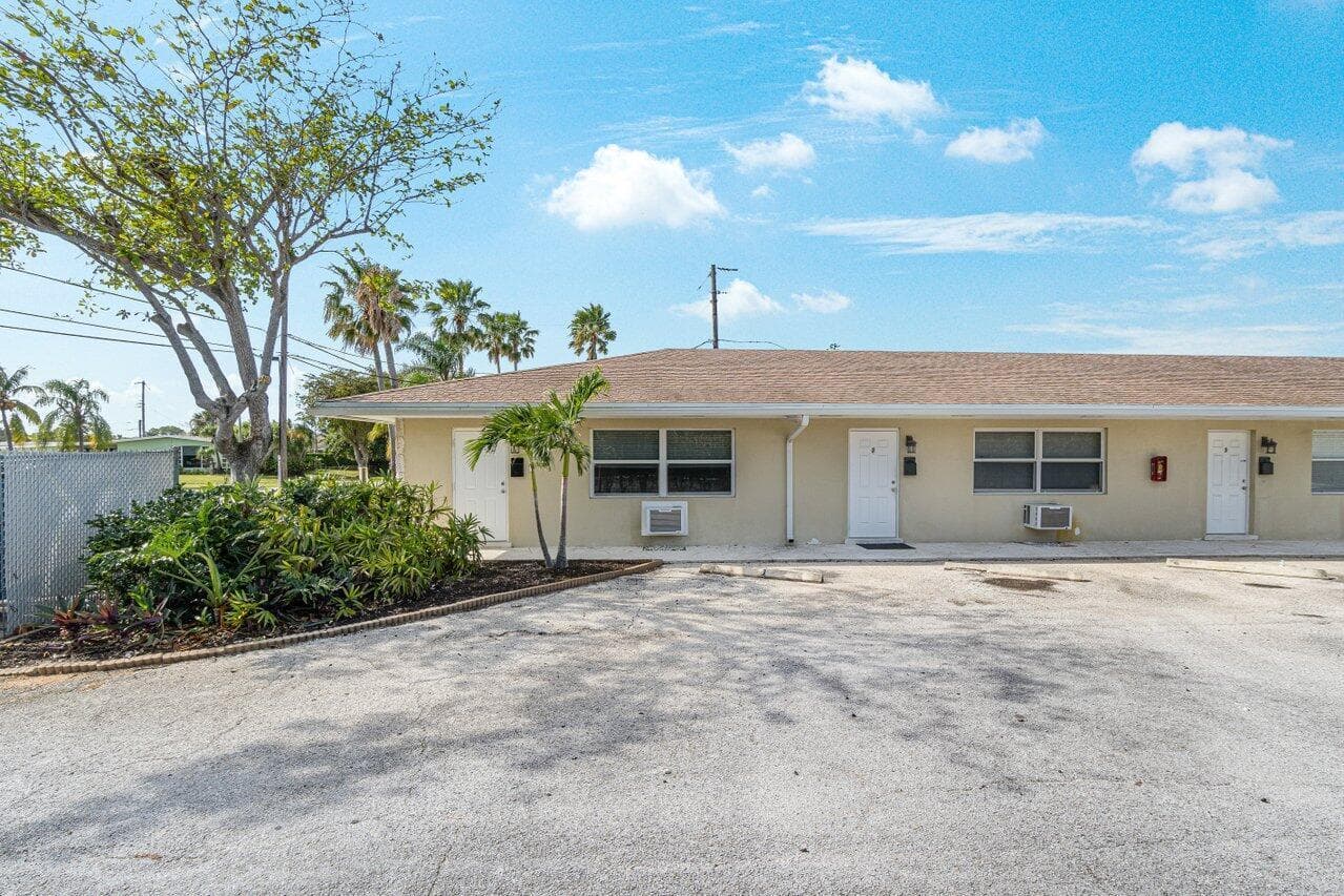 751 Hummingbird Way 1 photo 21