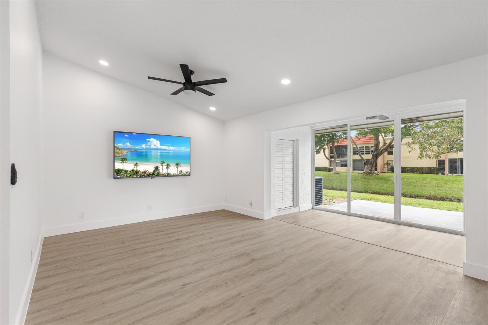 2737 Zorno Way photo 17