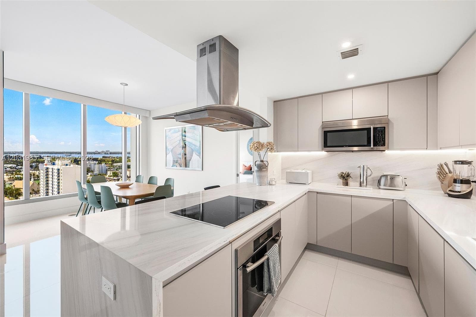 6899 Collins Ave 1903 photo 2