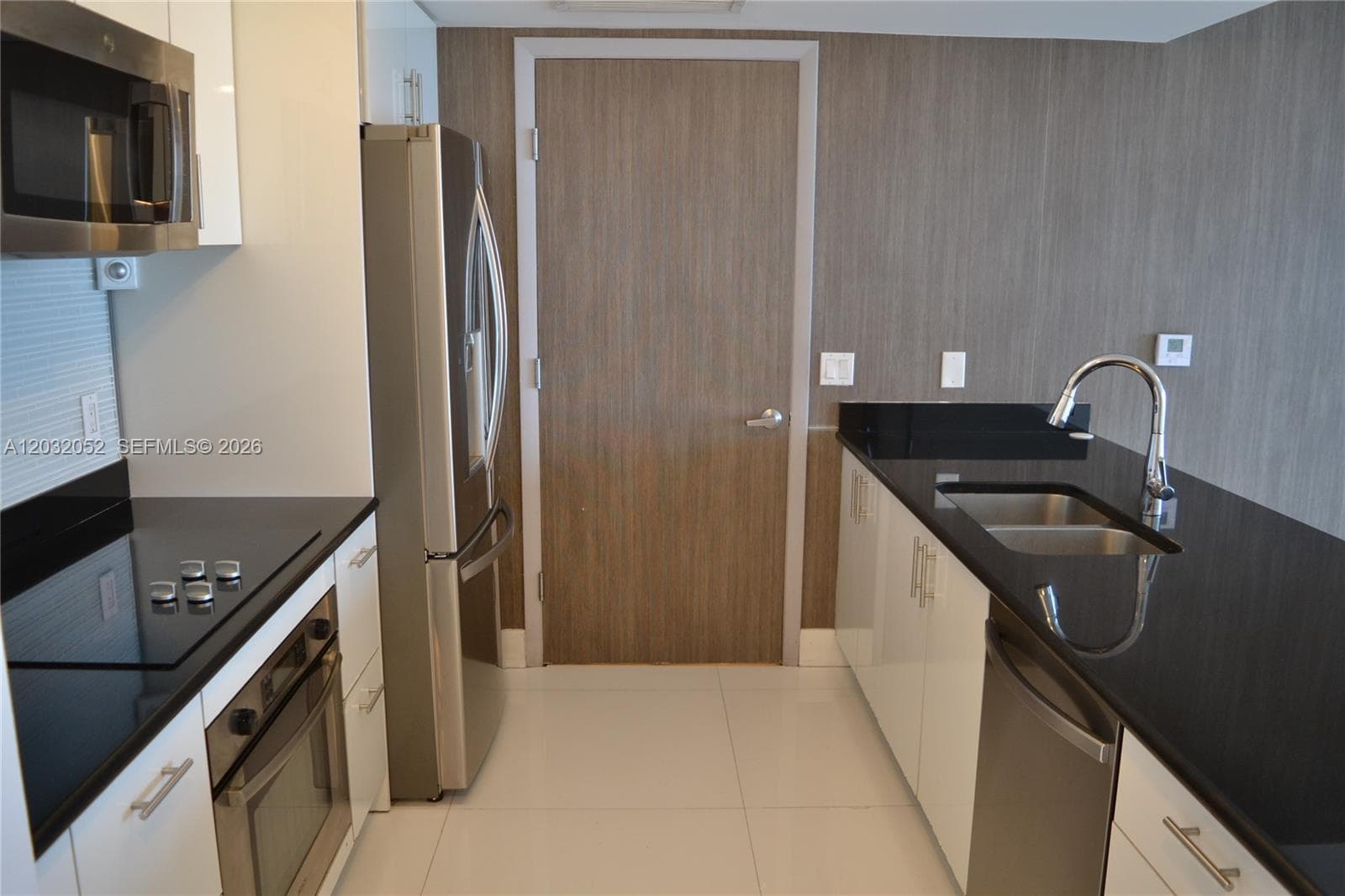50 Biscayne Blvd 1408 photo 4