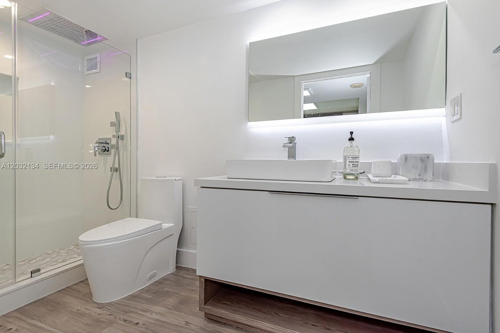 2301 Collins Ave 843 photo 17