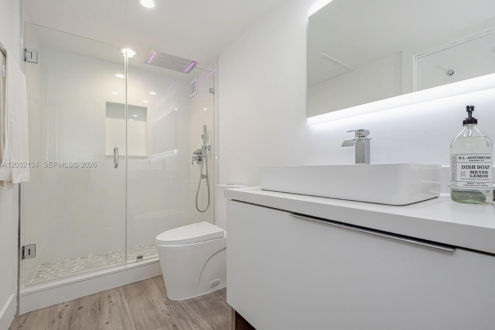 2301 Collins Ave 843 photo 16