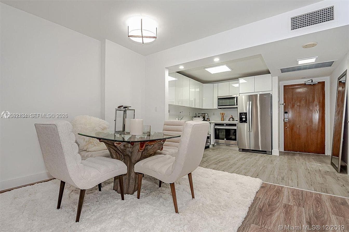 2301 Collins Ave 843 photo 12