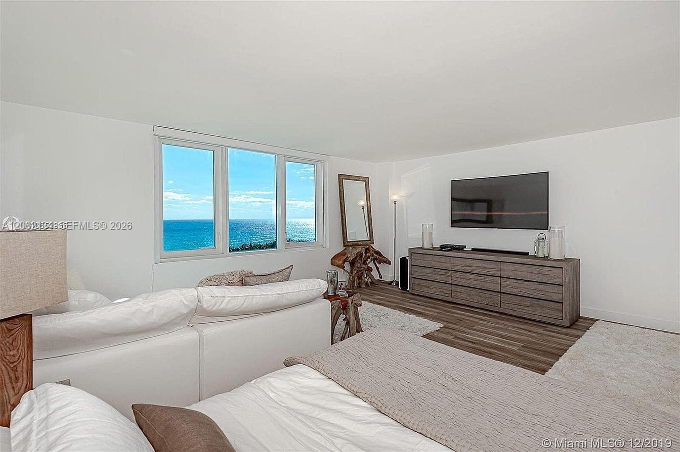 2301 Collins Ave 843 photo 5