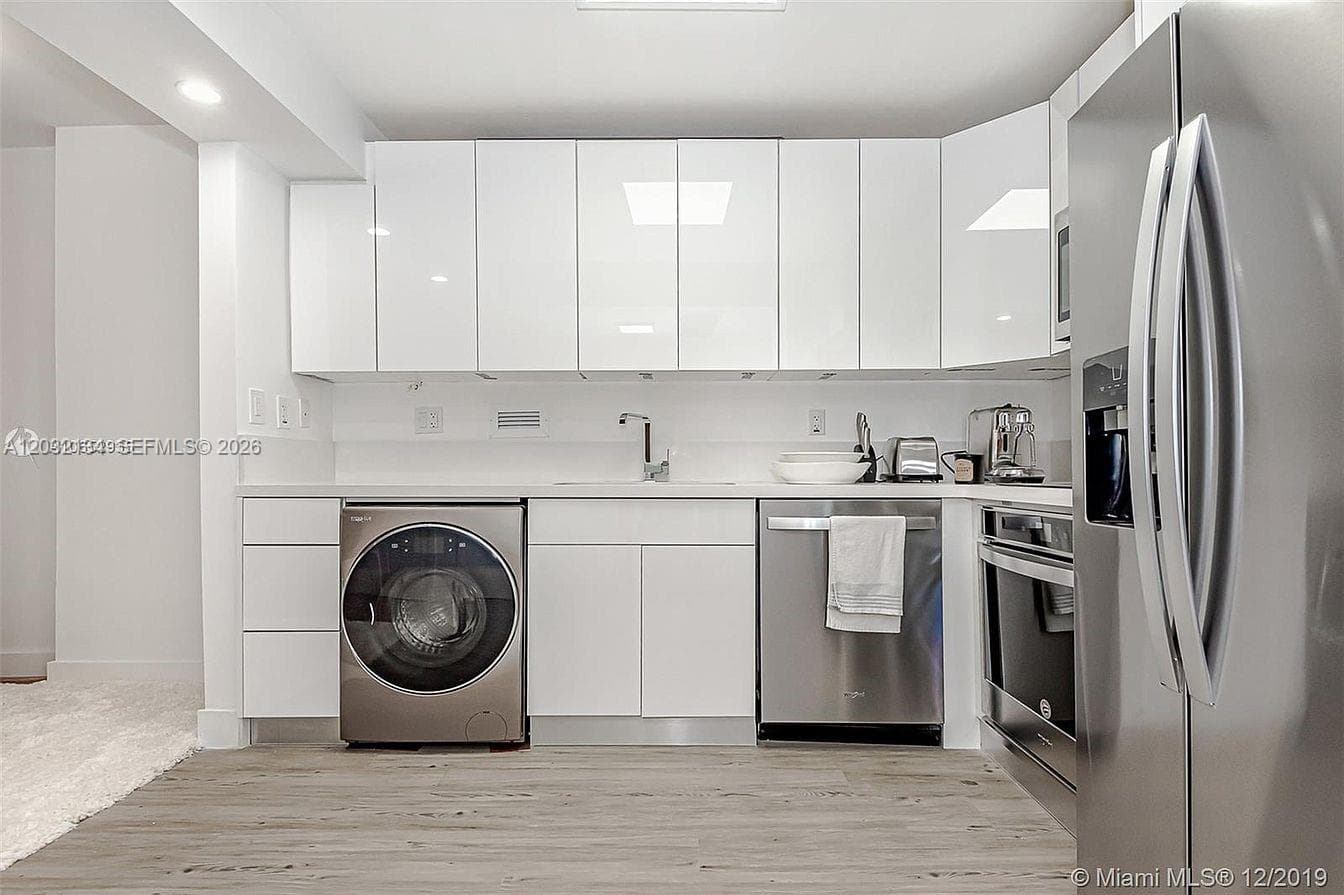 2301 Collins Ave 843 photo 15