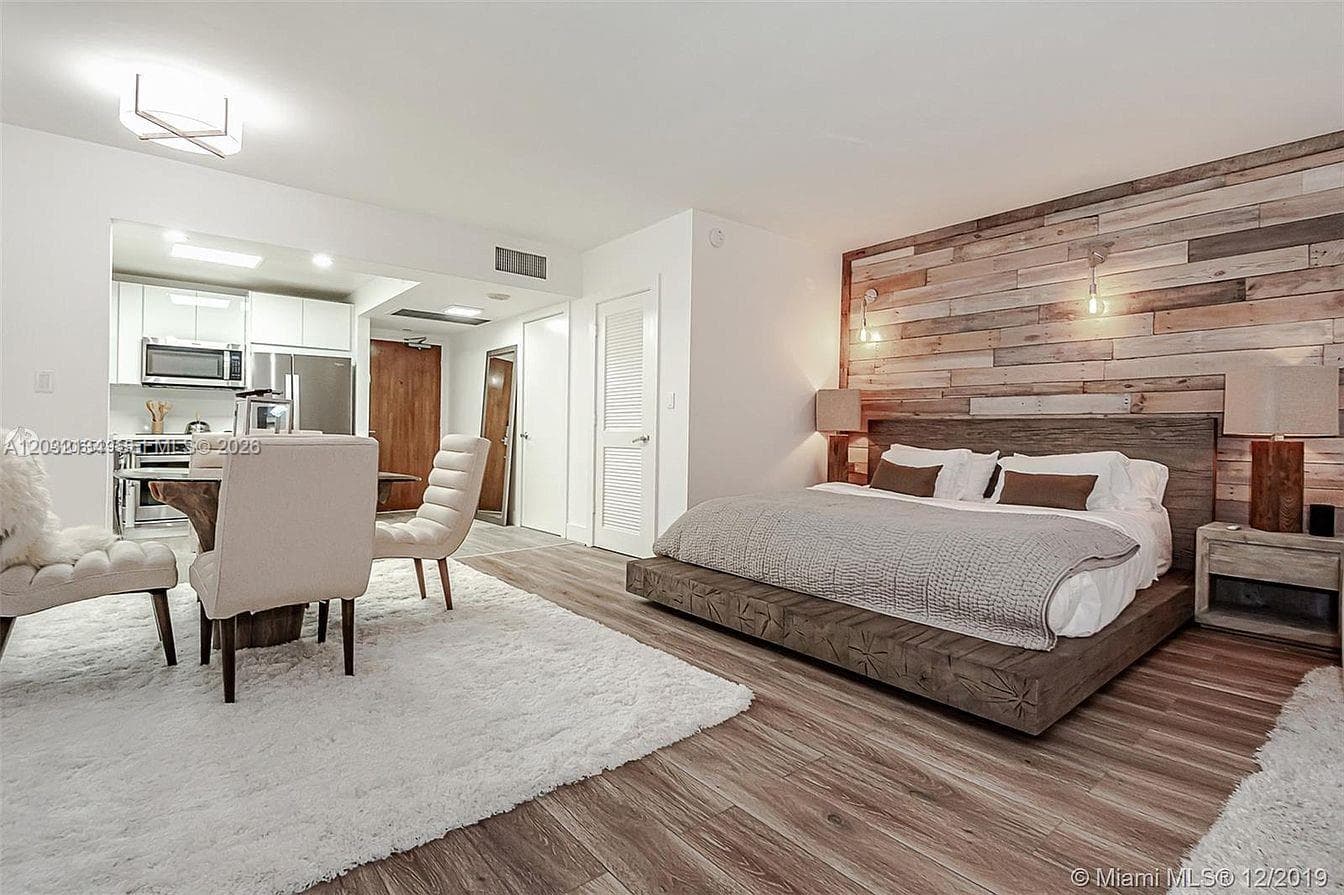 2301 Collins Ave 843 photo 8