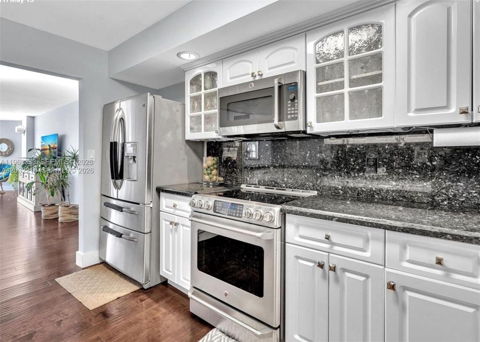 6423 Collins Ave 409 photo 9