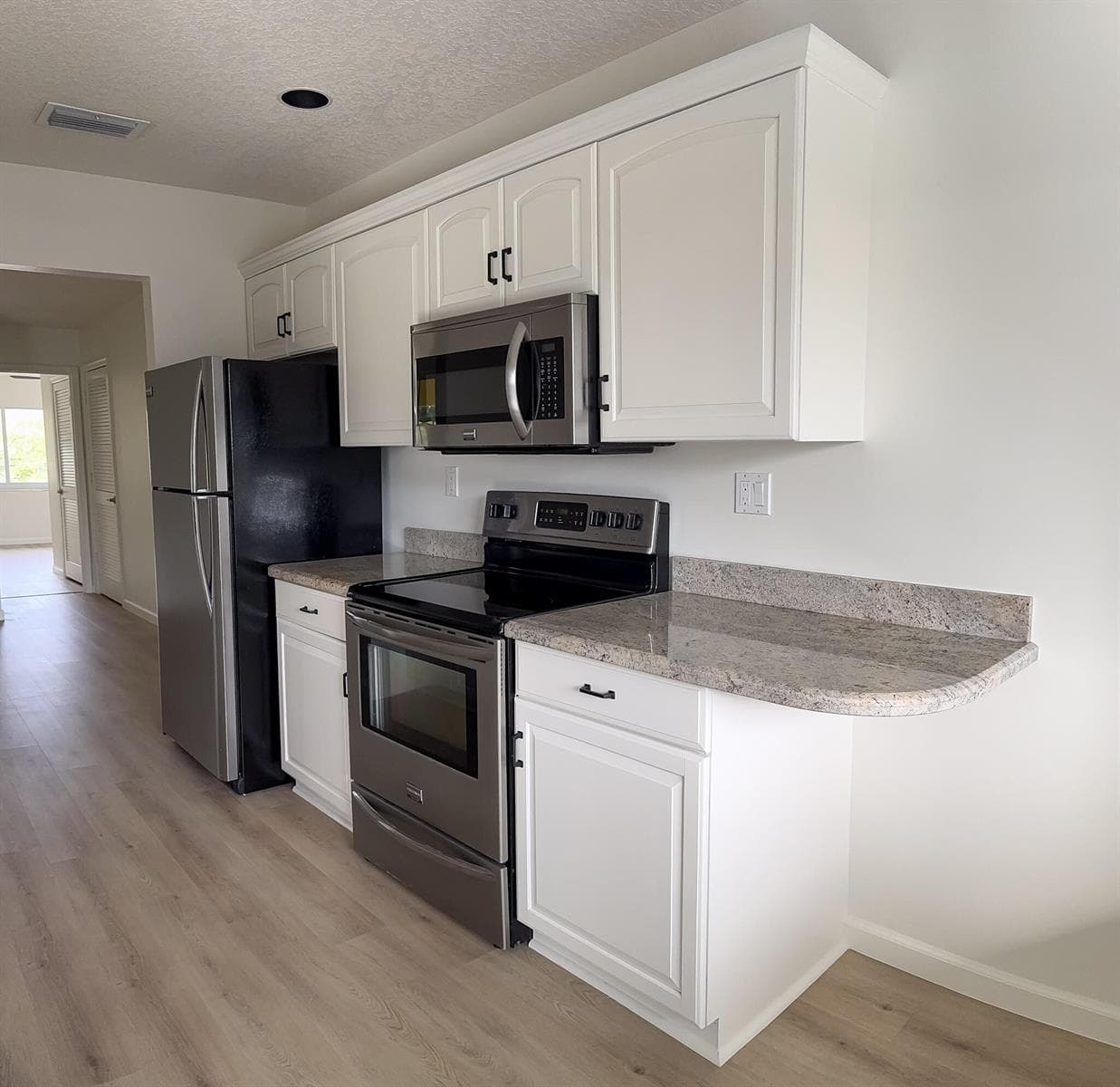 1110 Bel Air Drive B photo 6