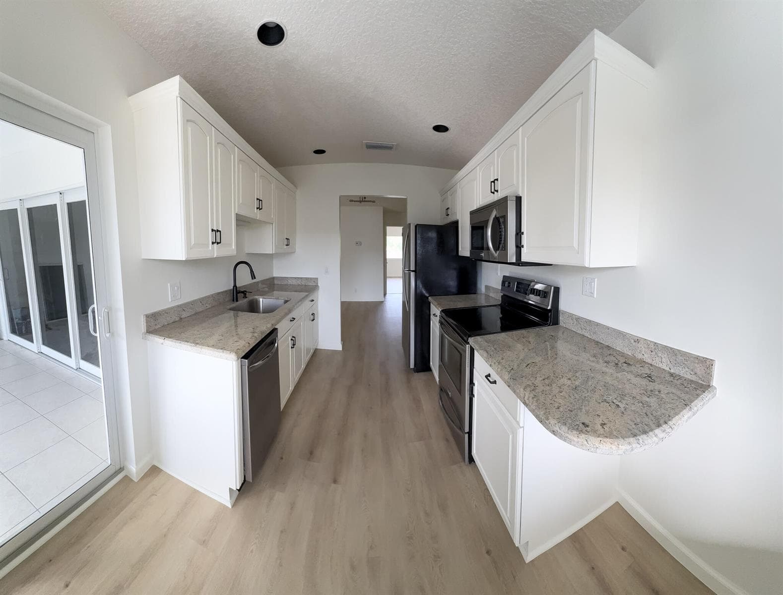 1110 Bel Air Drive B photo 4