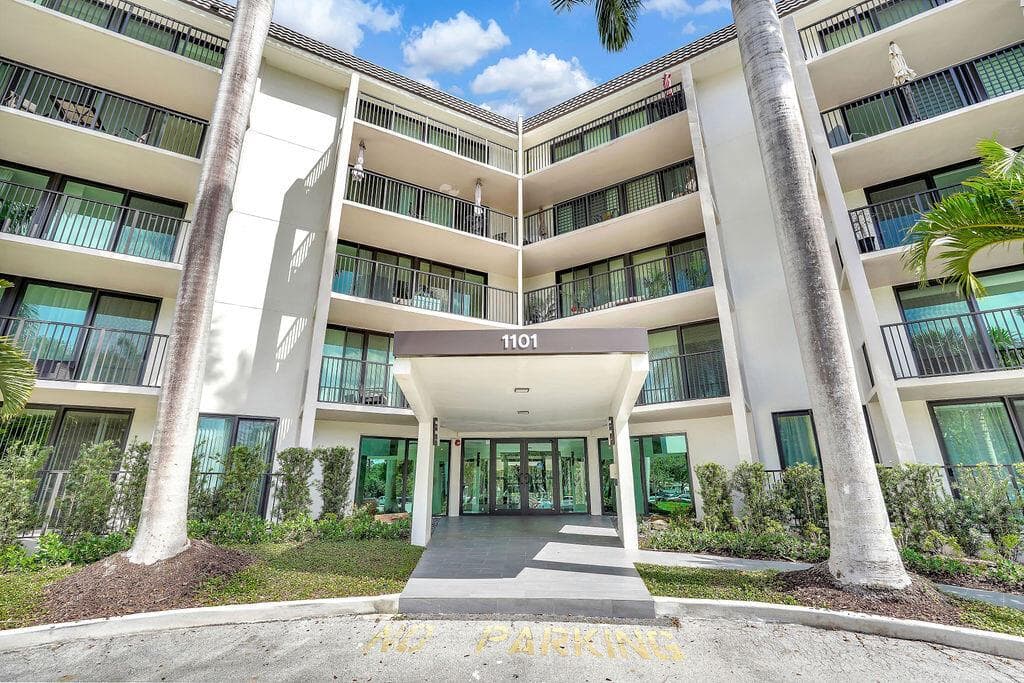 1101 River Reach Drive 212 photo 18
