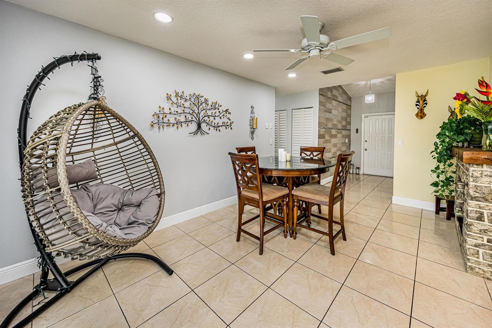 447 Foresta Terrace photo 4