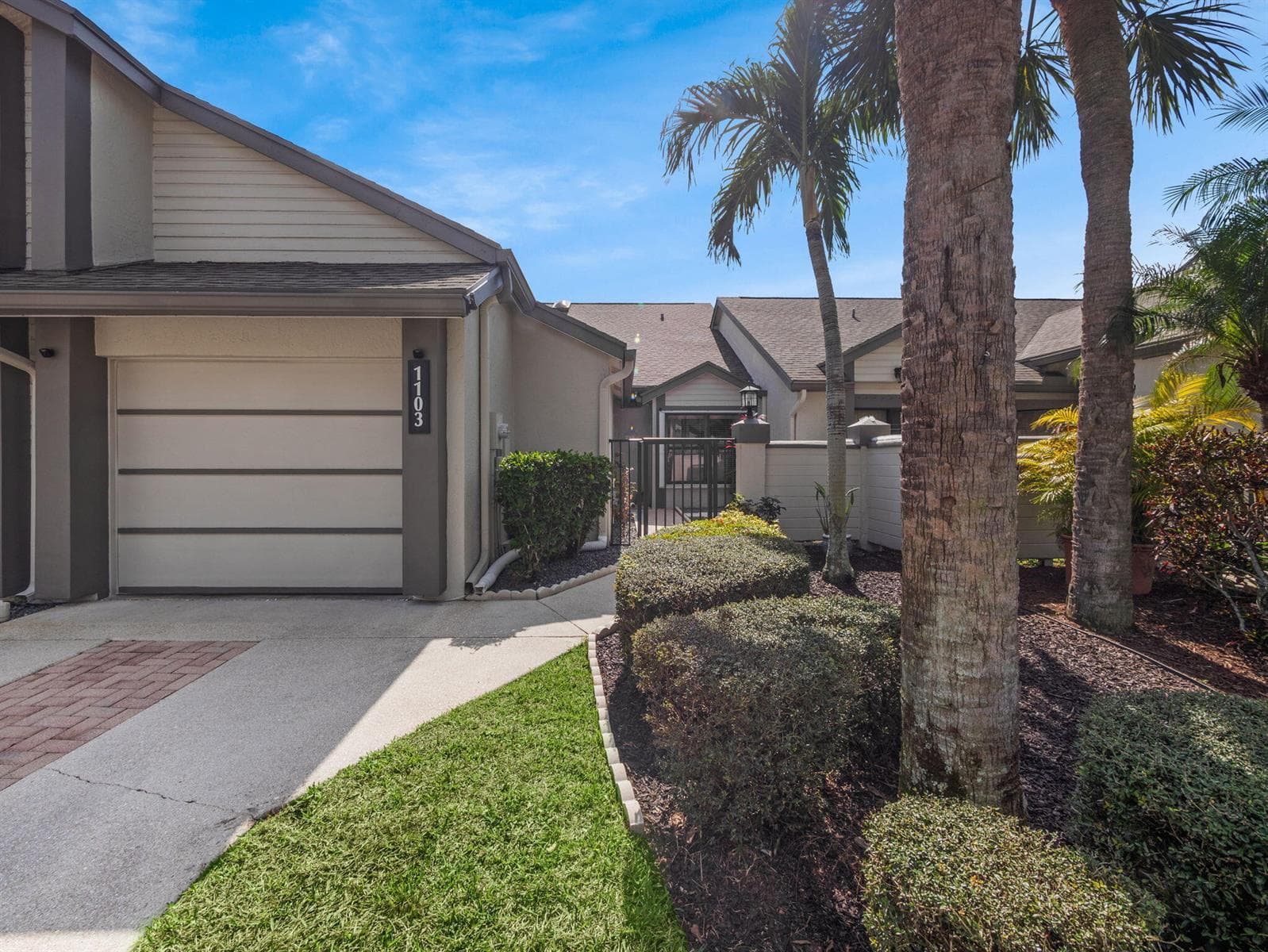 1103 Landings Boulevard photo 2