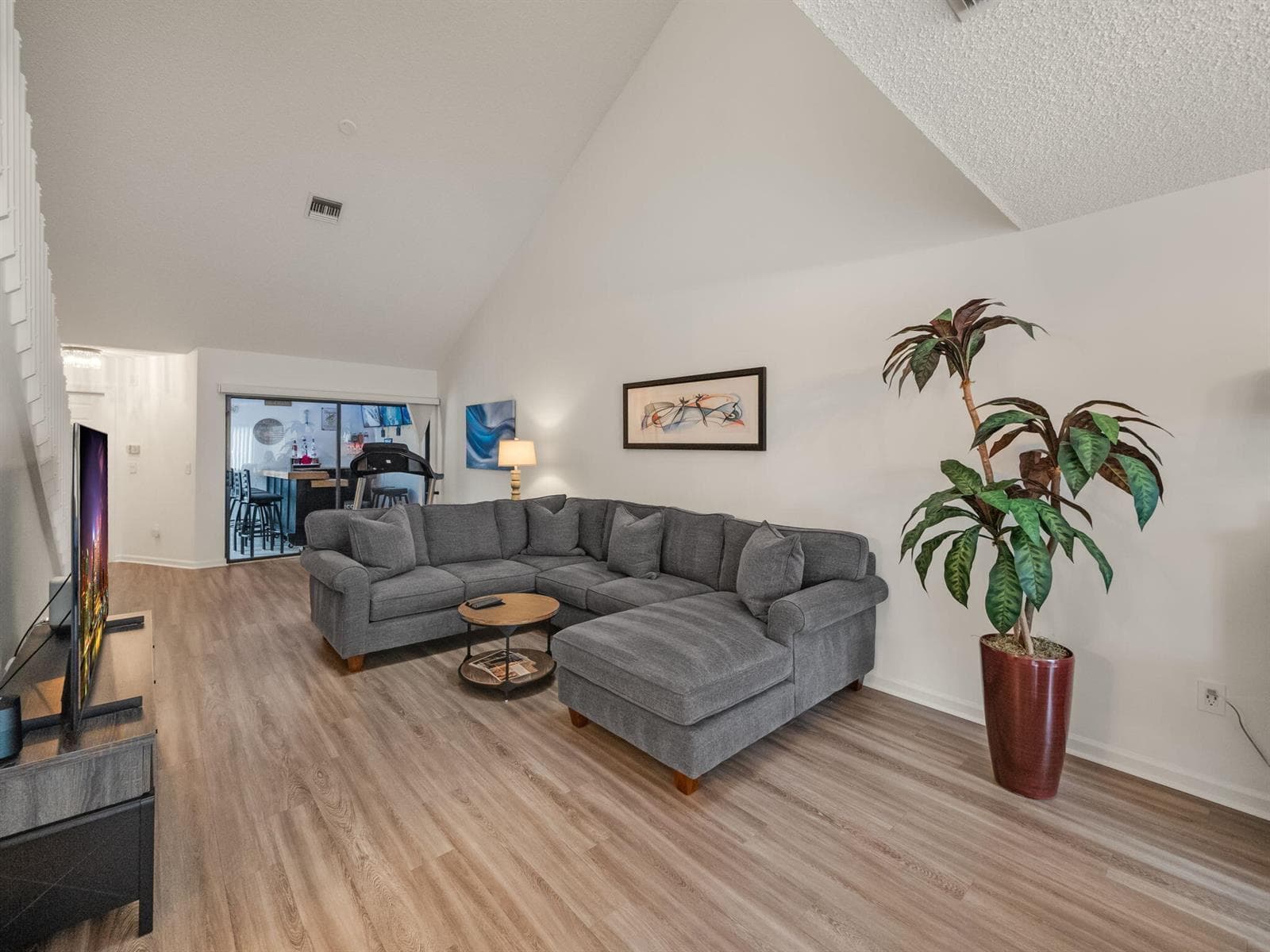 1103 Landings Boulevard photo 12