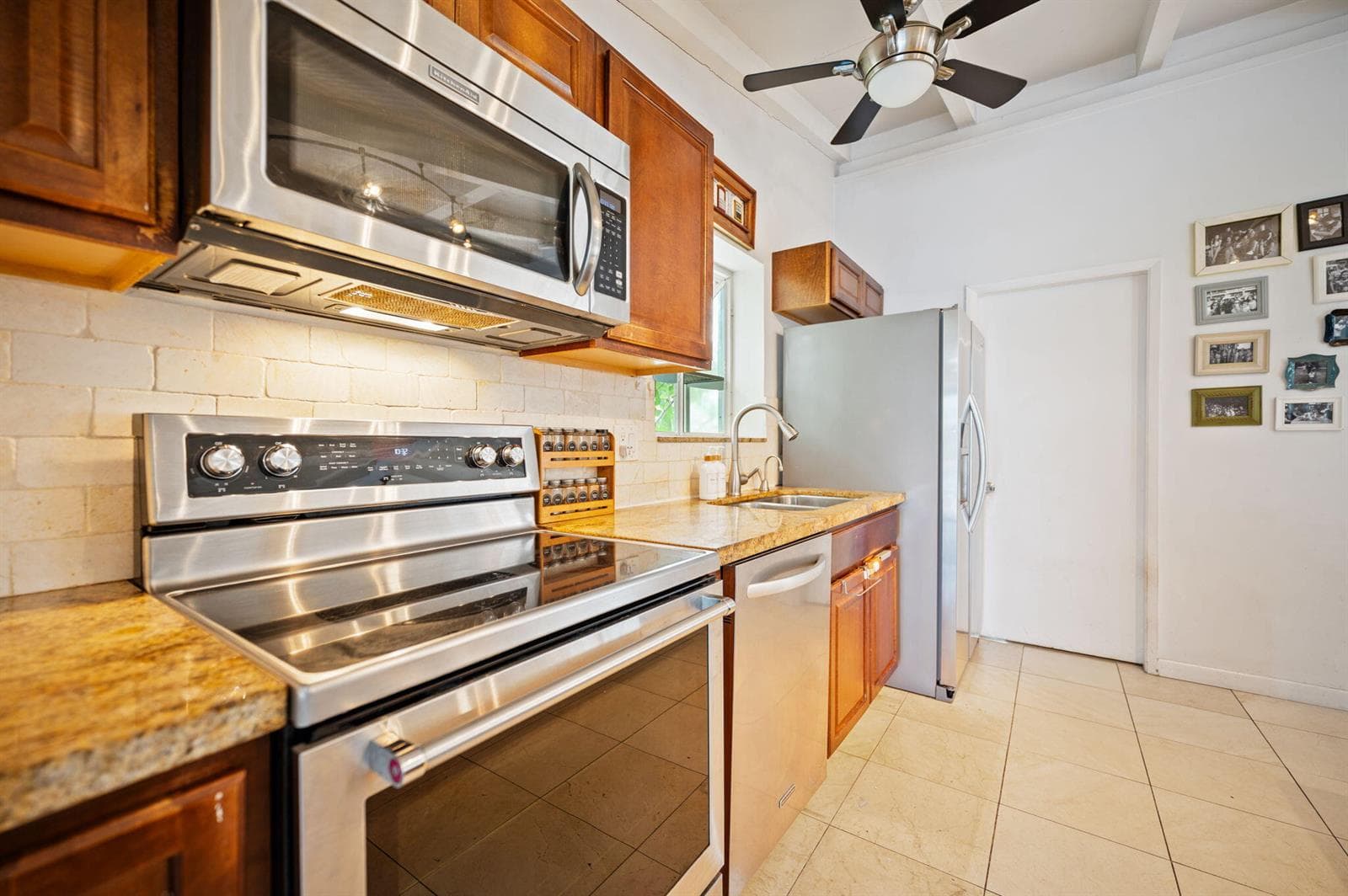 2625 Gulfstream Lane photo 17