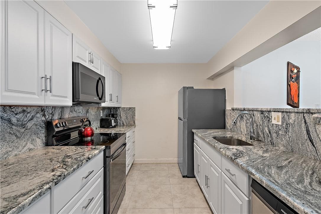 95 N Birch Road 405 photo 20
