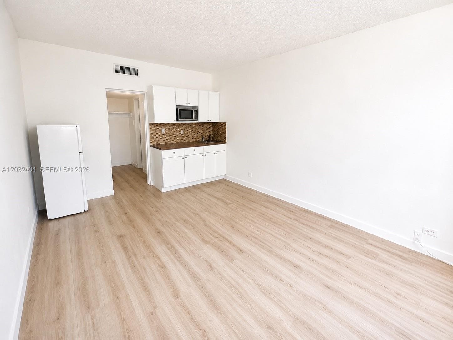 26 Diplomat Pkwy 2325 photo 1