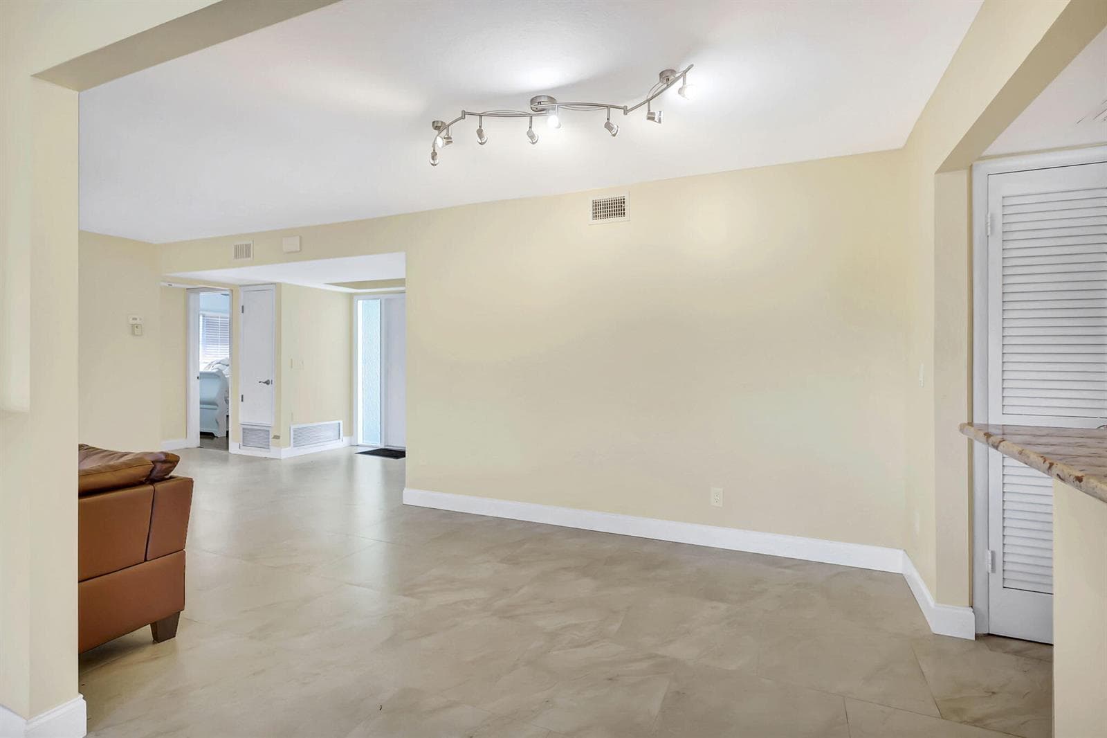 683 SE Harborview Drive photo 6