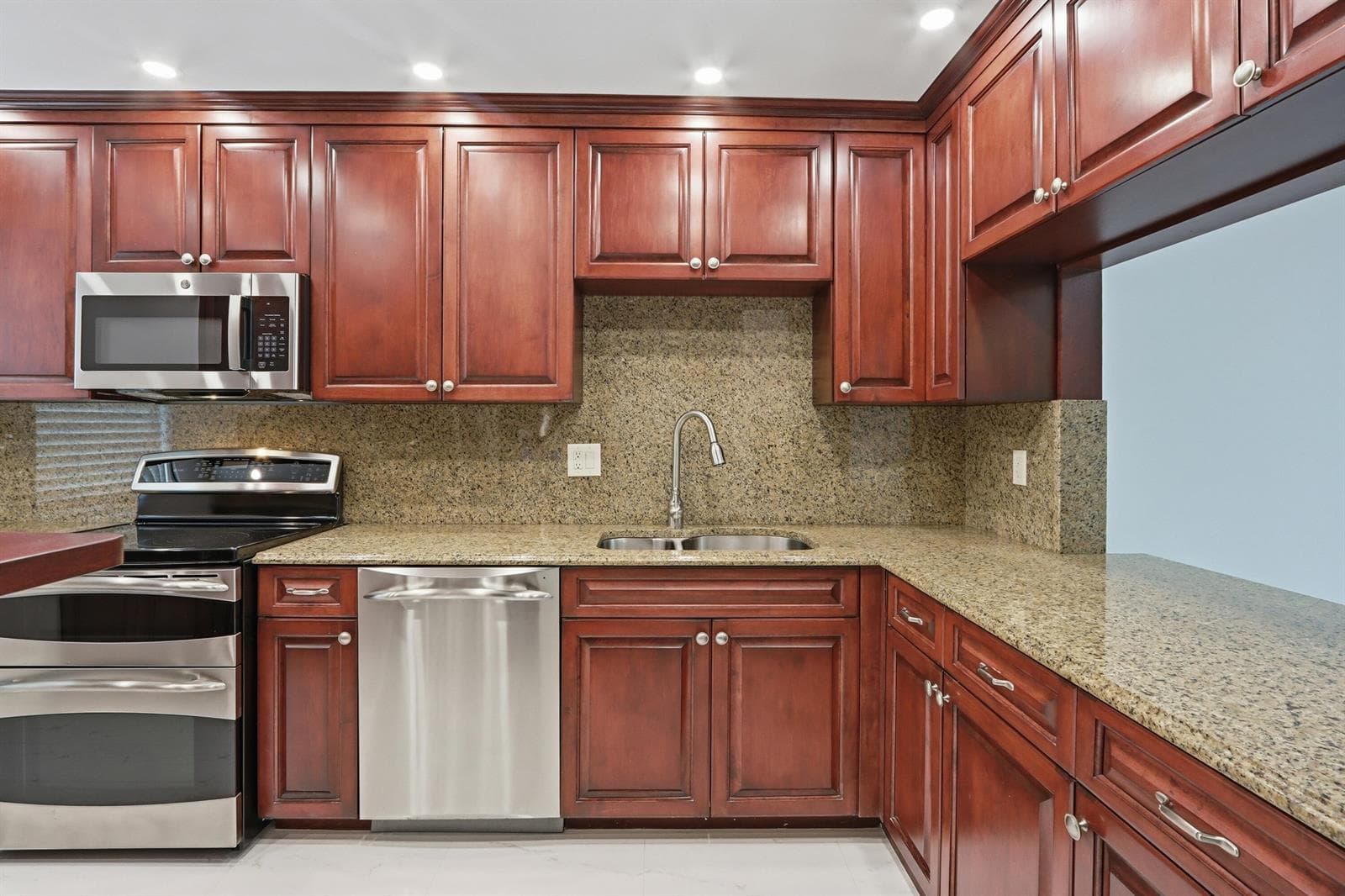 220 Lake Drive 206 photo 2